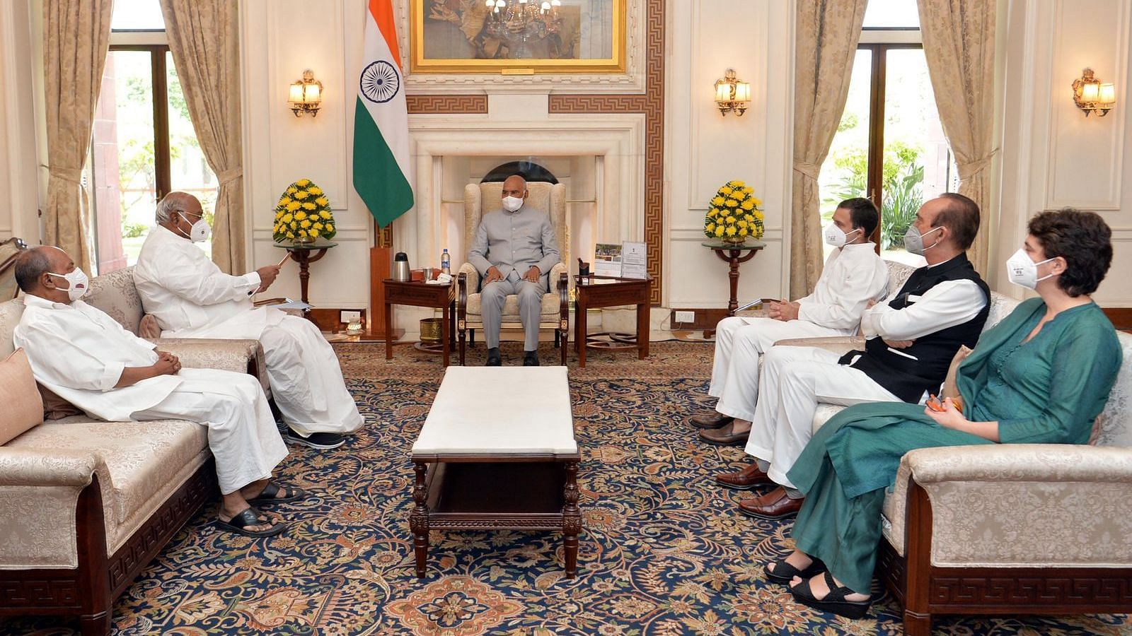 <div class="paragraphs"><p>A delegation of Congress leaders, led by Rahul Gandhi, met President Ram Nath Kovind on Wednesday, 13 October.</p></div>