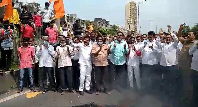 <div class="paragraphs"><p>Shiv Sena workers protest against the Centre's contentious agricultural laws near Vikhroli.</p></div>