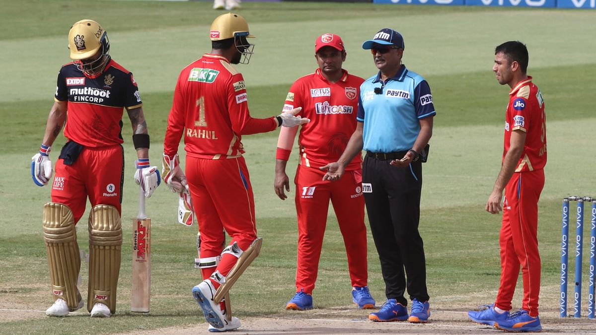<div class="paragraphs"><p>Punjab Kings captain KL Rahul talking to the on-field umpires.</p></div>