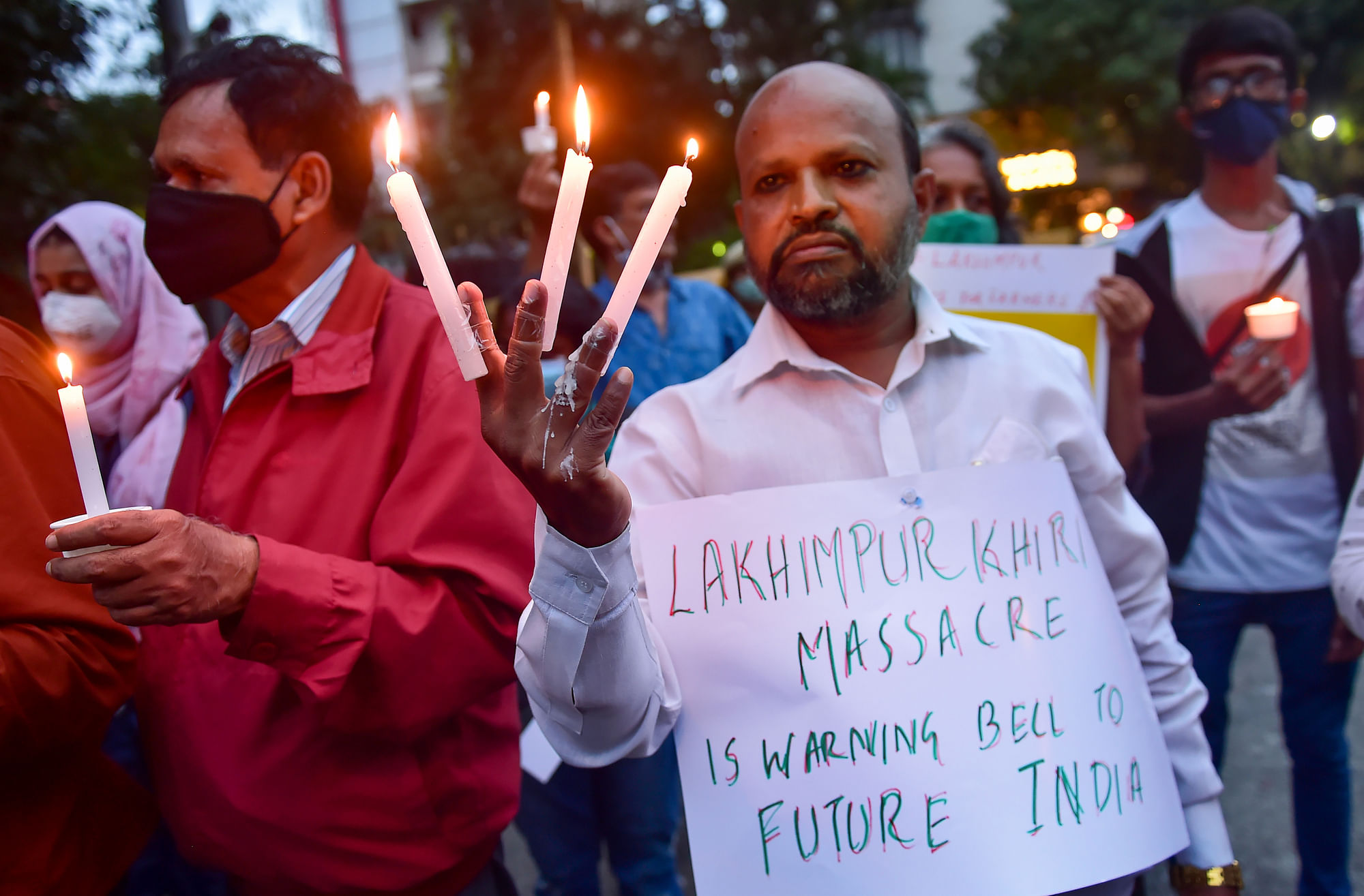 <div class="paragraphs"><p>Bengaluru: Farmers' supporters and activists hold candles and placards hold a protest against the Lakhimpur Kheri incident, 12 October.</p></div>