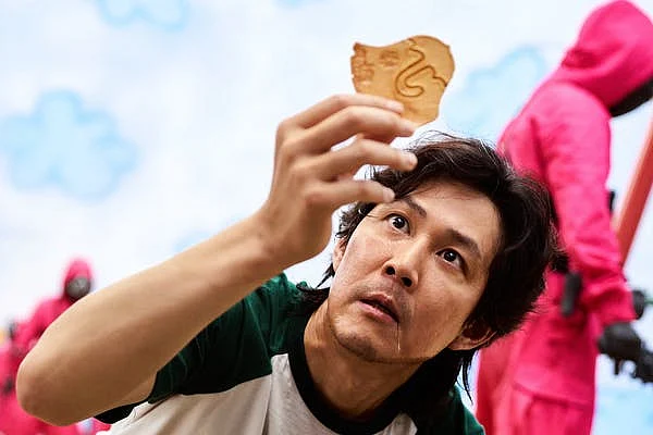 <div class="paragraphs"><p>Desperation leads Seong Gi‑Hun into the unknown in an effort to assuage his debts.</p></div>