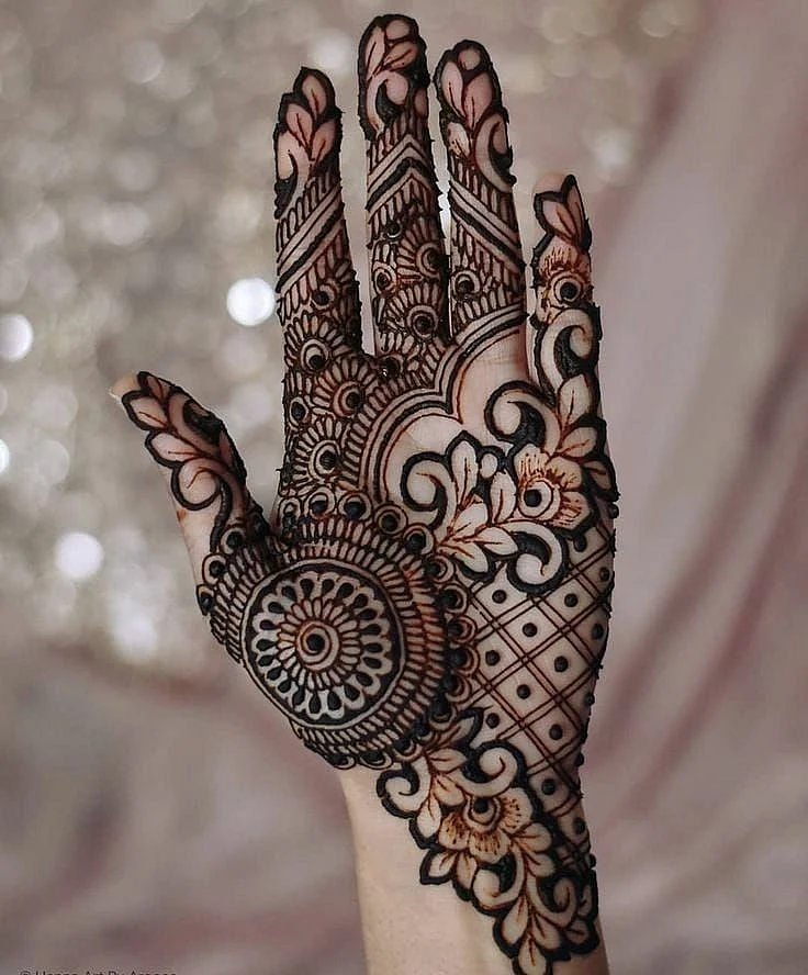<div class="paragraphs"><p>Karwa Chauth Mehndi Design</p></div>