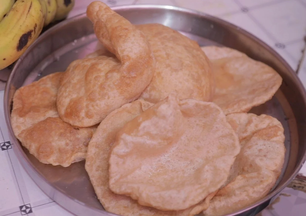 <div class="paragraphs"><p>Garma Garam Poori.</p></div>