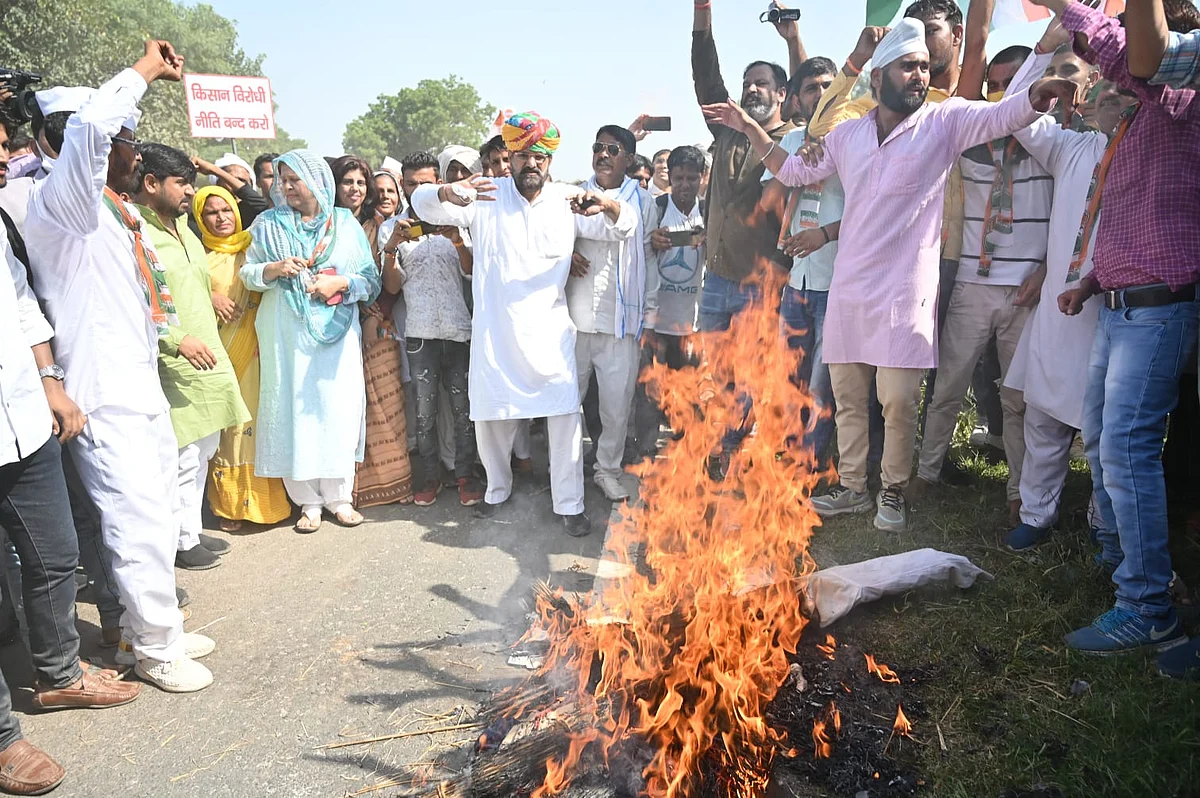 Lakhimpur: 2 Arrested; Priyanka Gandhi Meets Kin of Slain Farmers in Bahraich
