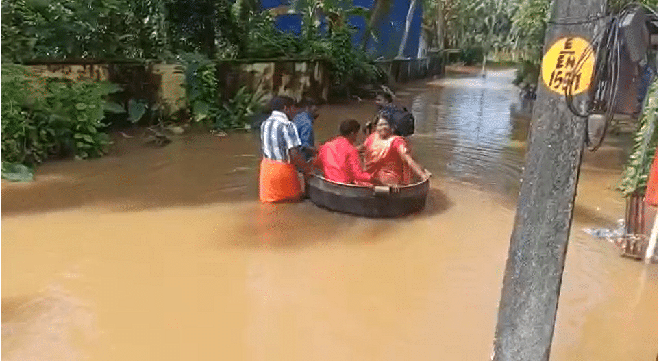 Kerala Couple Braves Flood to Reach Wedding Venue in a Cooking Vessel