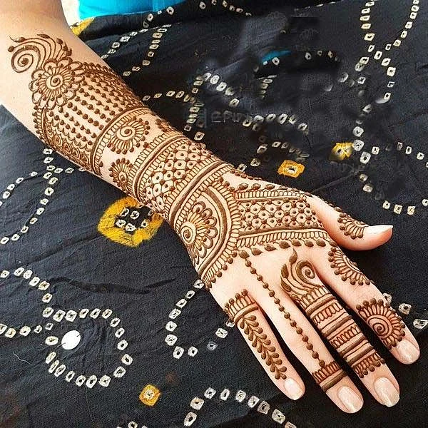<div class="paragraphs"><p>Karwa Chauth Mehndi Design</p></div>