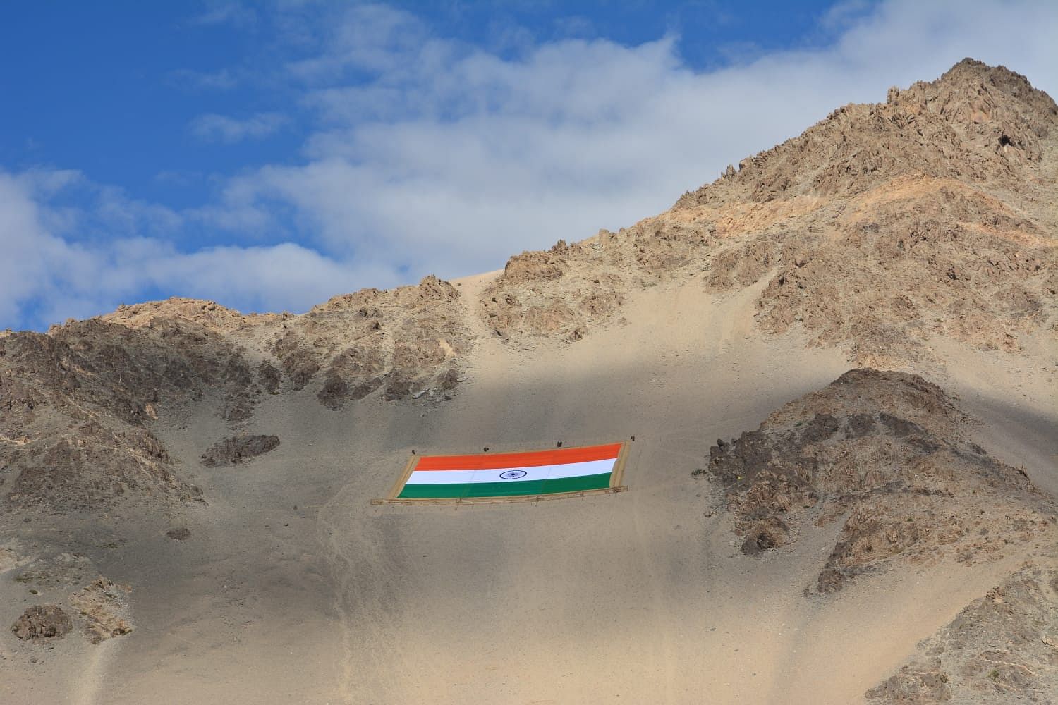 biggest khadi flag