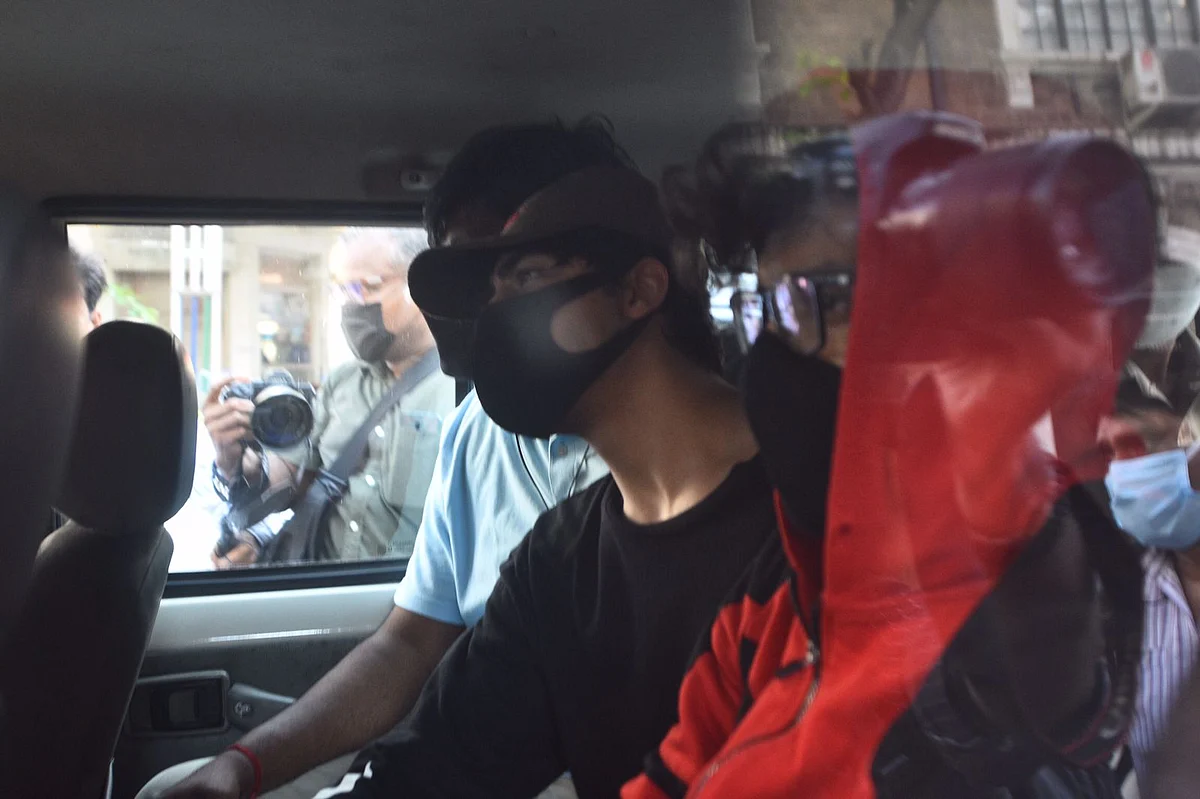 <div class="paragraphs"><p>Aryan Khan and others being taken for medical tests.</p></div>