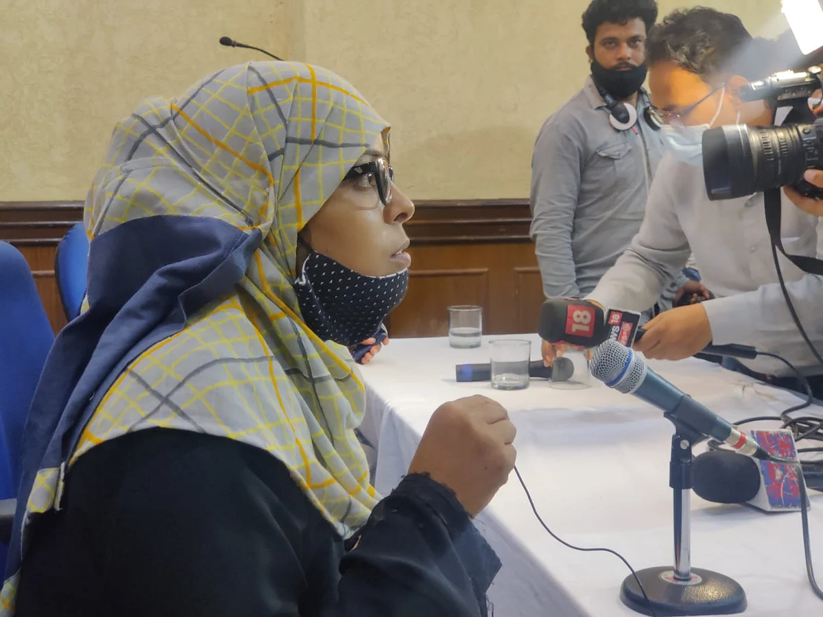 <div class="paragraphs"><p>Atiq-ur Rehman's wife speaks to reporters in Delhi on 5 October 2021. Her repeated plea is that her husband has a heart condition and she wants him to be operated upon.</p></div>