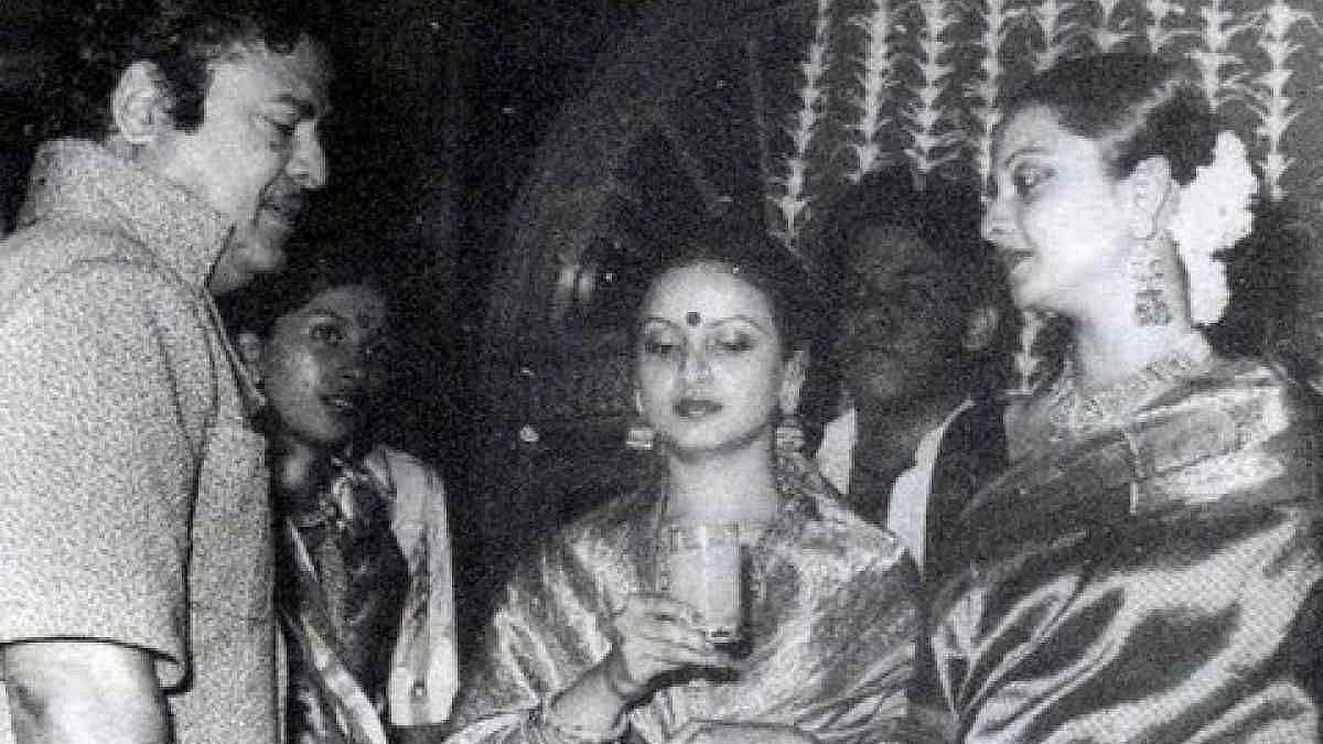 <div class="paragraphs"><p>Rekha with her parents Gemini Ganesan and Pushpavalli.</p></div>