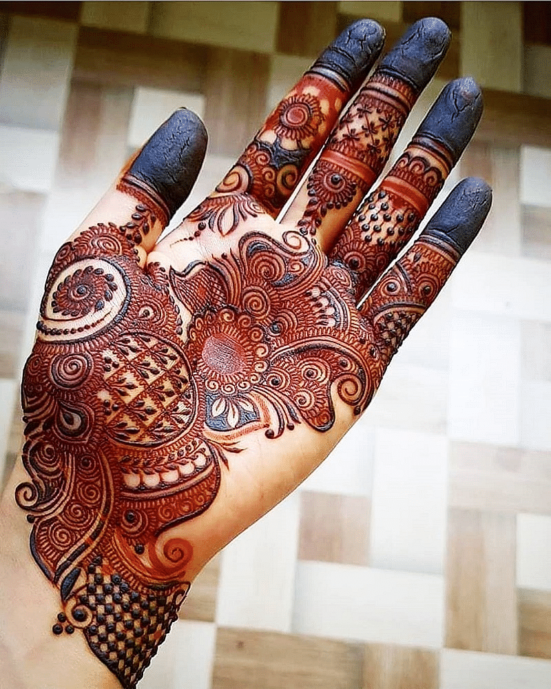 Karva chauth mehndi design 2021 try these trendy beautiful mehndi designs  on hands pra - Karwa Chauth Mehndi Design 2021: मेहंदी के बिना अधूरा माना  जाता है करवाचौथ, ट्राई करें मेहंदी के