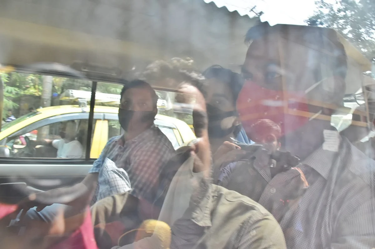 <div class="paragraphs"><p>Aryan Khan being taken to Arthur Road Jail.</p></div>