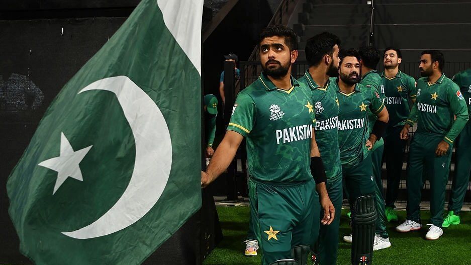 After A Week Of Logjam, Star Pak Cricketers Sign PCB's Amended Central Contracts