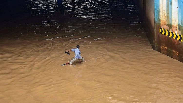 <div class="paragraphs"><p>After a lull, several parts of Bengaluru were inundated after heavy rains on the night of Sunday, 21 November. The rains lashed the city after a brief break.</p></div>