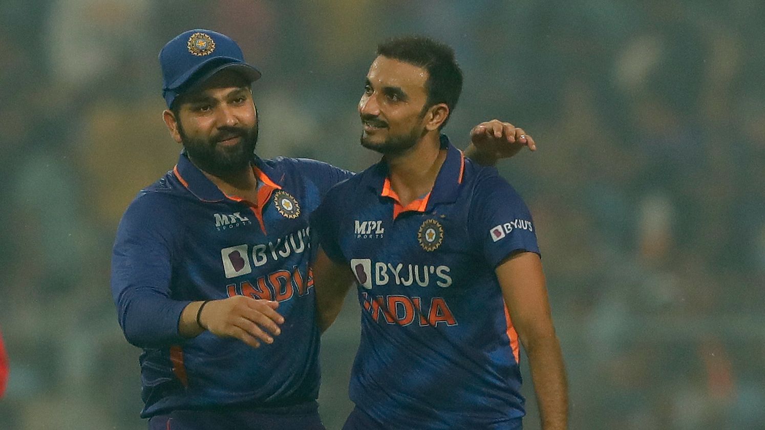 <div class="paragraphs"><p>Harshal Patel and Rohit Sharma celebrate a wicket.</p></div>