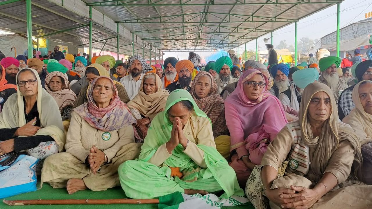 <div class="paragraphs"><p>Farmers flocked the Singhu border to mark 1 year of protests on 26 November, 2021.</p></div>