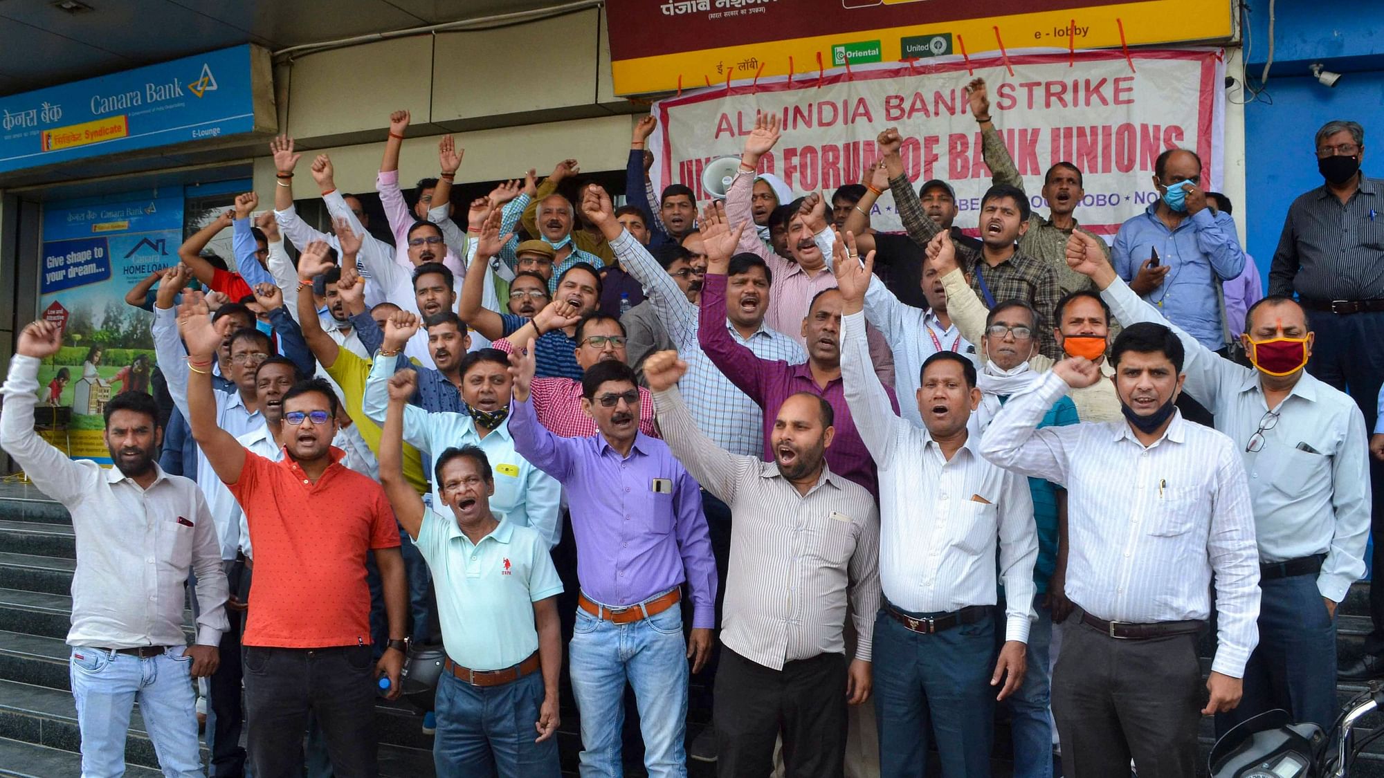<div class="paragraphs"><p>Photo of a two-day nationwide strike, called by the United Forum of Bank Unions (UFBU), against the proposed privatisation of two state-owned lenders, in Kolkata, Tuesday, 16 March. Image used for representation.</p></div>