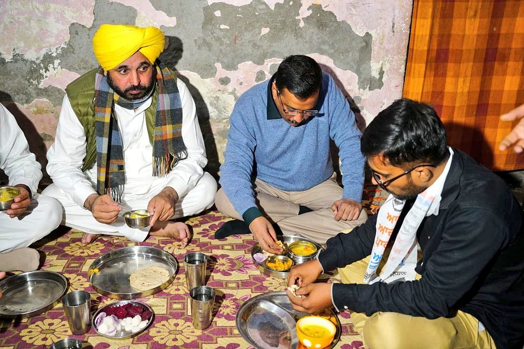 Kejriwal Accepts Auto Driver's Dinner Invitation, Reaches His Home in Ludhiana