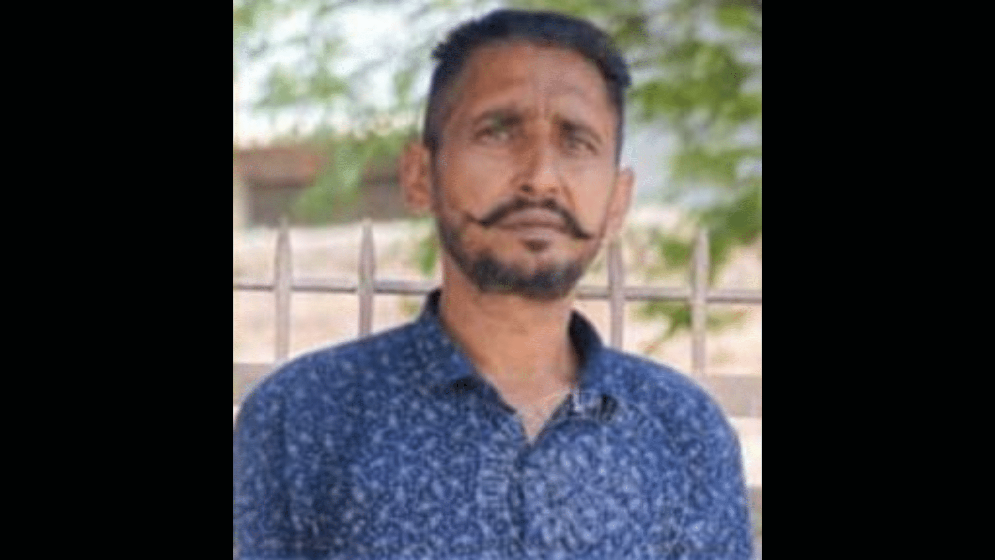 <div class="paragraphs"><p>A farmer, who had been participating in the protest against the Centre's contentious agricultural laws, was found hanging from a tree at the Kundli-Singhu border adjoining Delhi on Wednesday, 10 November.</p></div>