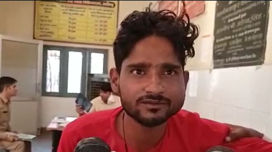 <div class="paragraphs"><p>A Muslim clothes seller was beaten with lathis in Uttar Pradesh’s Aligarh on Sunday evening, 31 October, for allegedly not chanting “Jai Shri Ram”, after his religious identity was confirmed.</p></div>