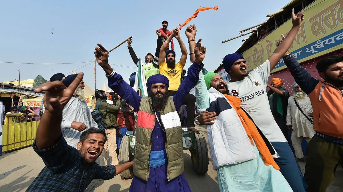 In Photos: Protesting Farmers Celebrate as PM Modi Announces Repeal of Farm Laws