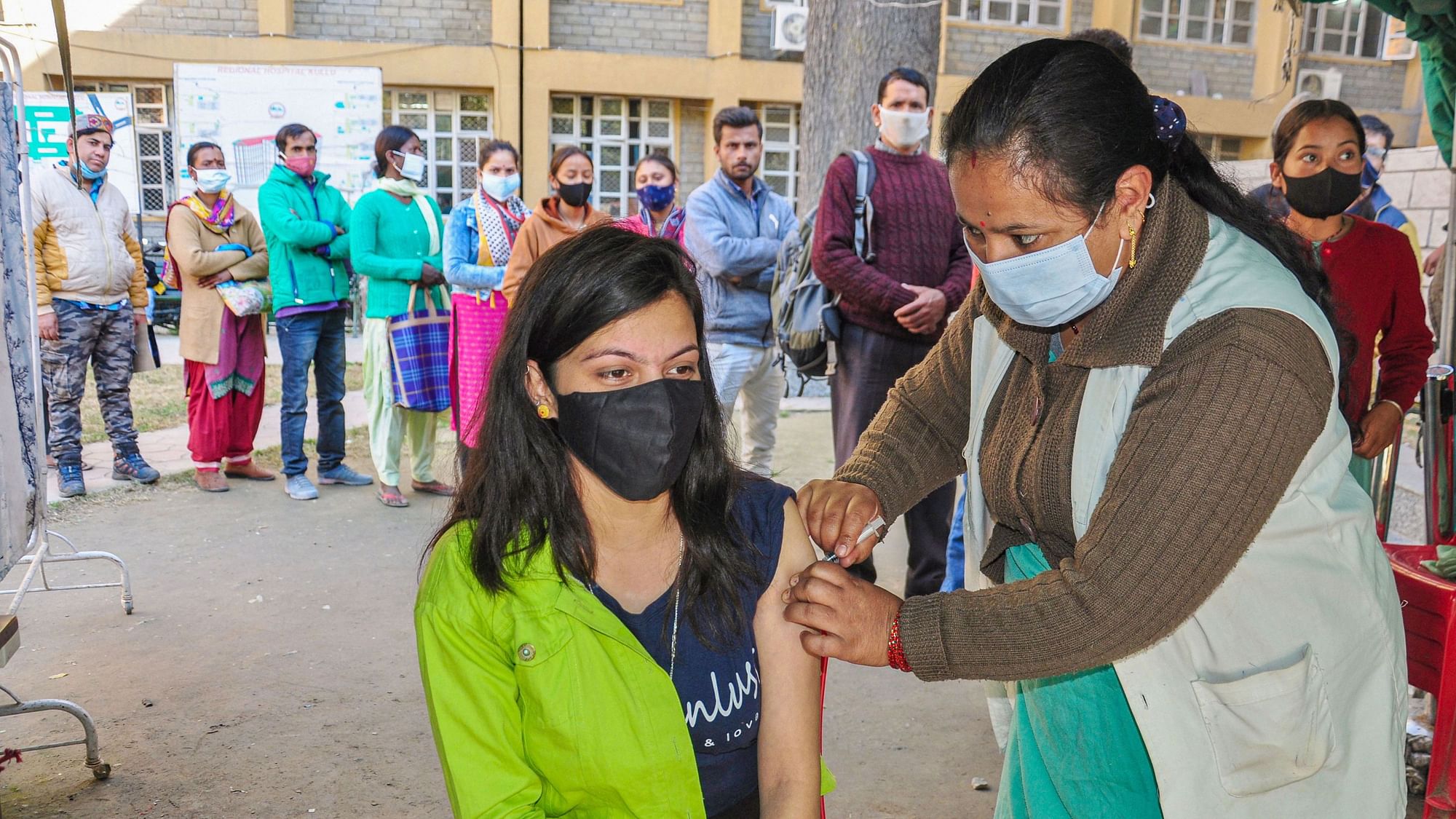 <div class="paragraphs"><p>A health worker inoculates a dose of COVID-19 vaccine to a beneficiary, in Kullu, Wednesday, 17 November. Image used for representation only.</p></div>