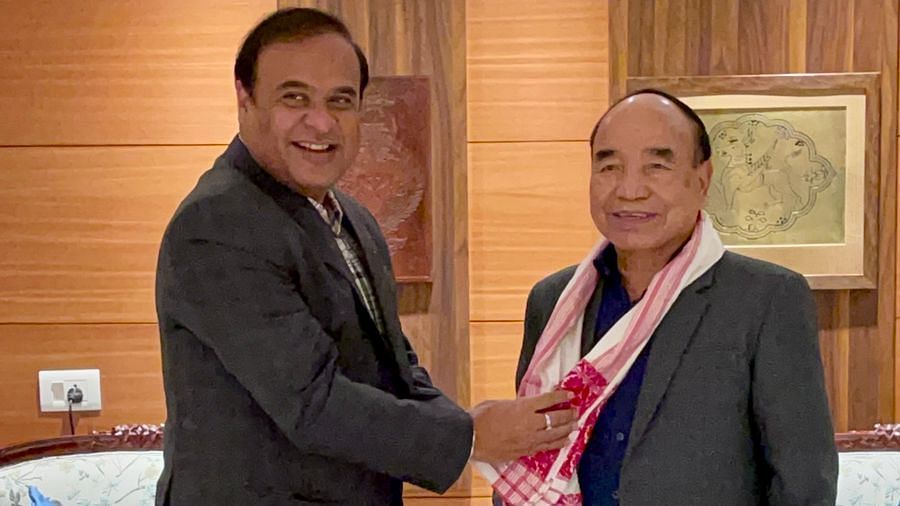 <div class="paragraphs"><p>Months after fierce clashes had fuelled friction between the two Northeastern states, Assam Chief Minister Himanta Biswa Sarma on Thursday, 25 November, dined with Mizoram Chief Minister Zoramthanga in Delhi.</p></div>