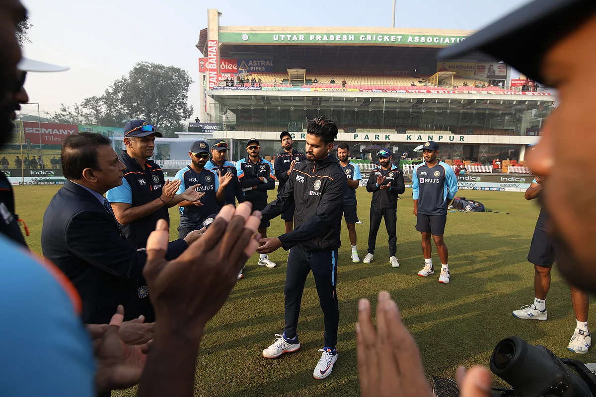 Kanpur Test: Shreyas Iyer Kisses Test Cap After Receiving it From Sunil Gavaskar