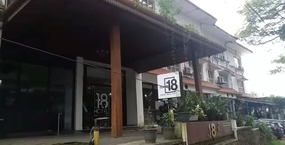 <div class="paragraphs"><p>Entrance of 'No. 18 Hotel', where Ansi and Anjana and the others had gone for the party that night.</p></div>