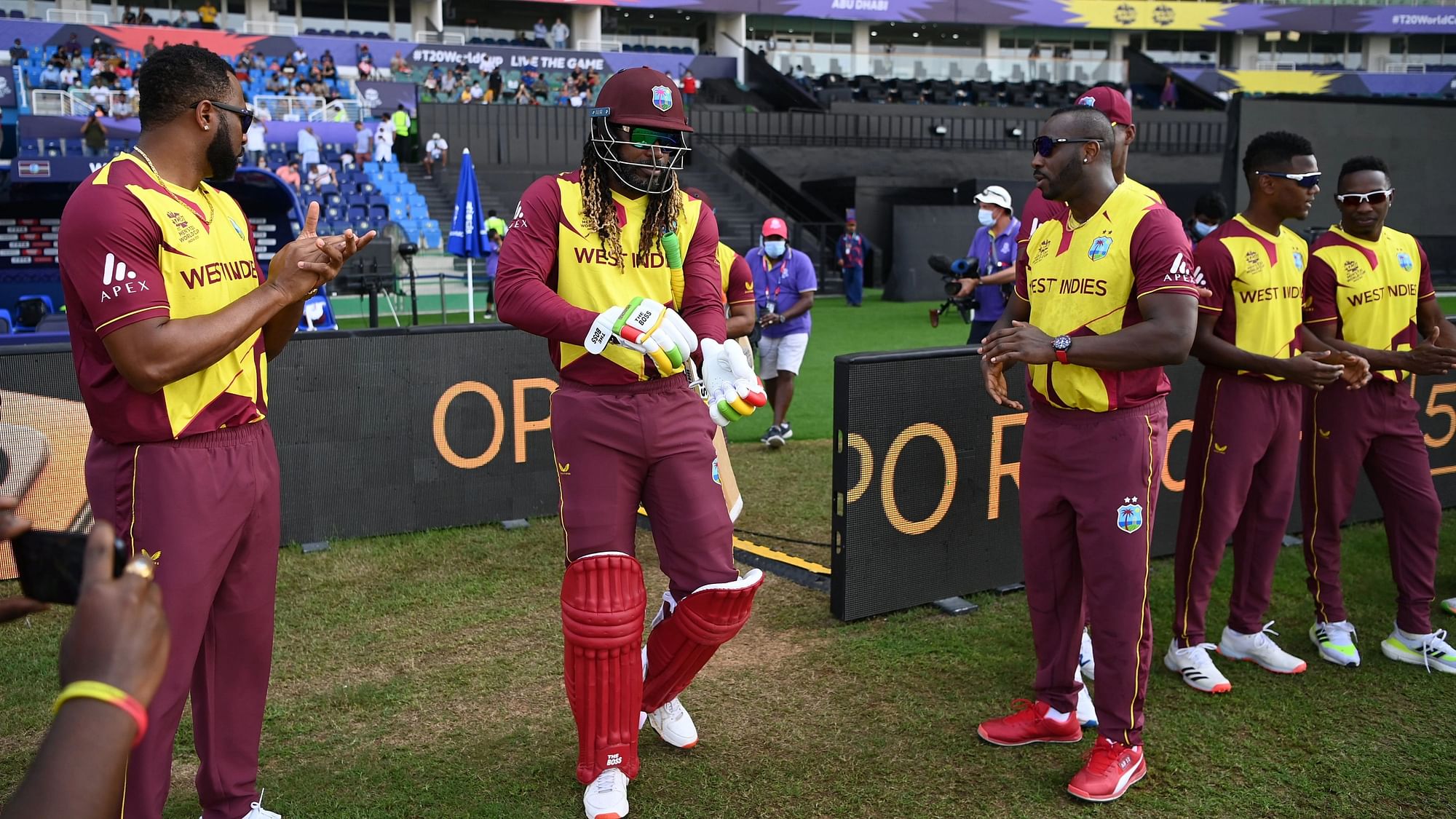 <div class="paragraphs"><p>Chris Gayle has cleared the air and confirmed he hasn't retired from international cricket just yet.</p></div>