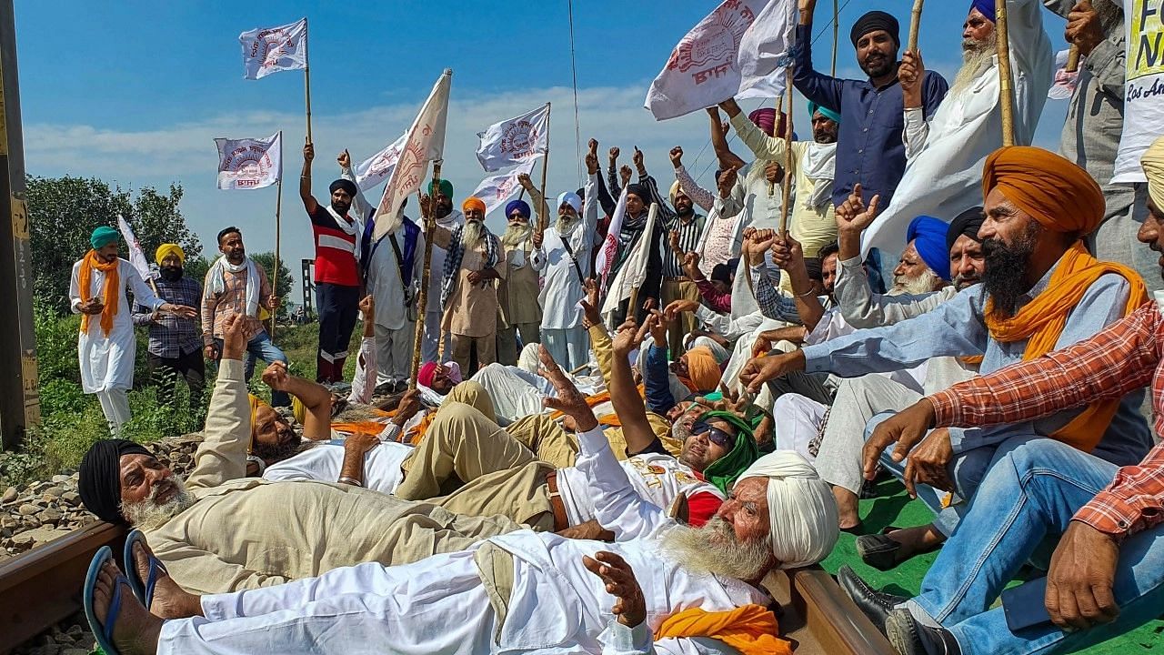 <div class="paragraphs"><p>A file photo of farmers blocking railway tracks as part of the Samyukt Kisan Morchas rail roko protest demanding the dismissal and arrest of Union Minister Ajay Mishra in connection with the violence in Lakhimpur Kheri.</p></div>