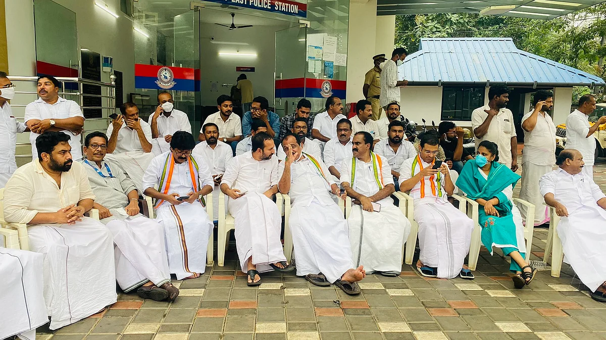 <div class="paragraphs"><p>Congress party leaders protest outside Aluva police station demanding justice for Mofiya Parveen. </p></div>
