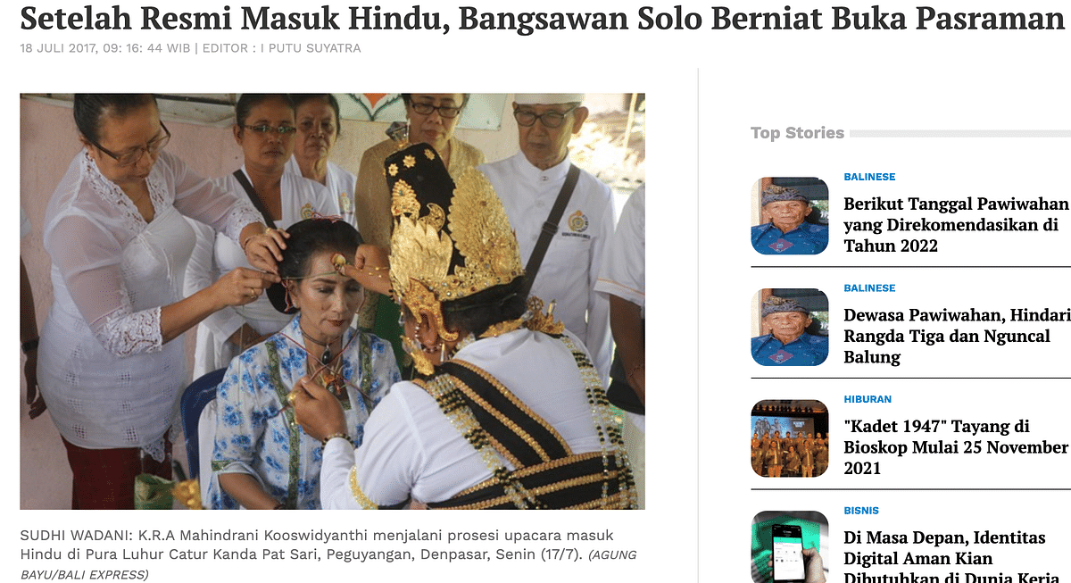 The photo is from 2017 and doesn't show Sukmawati Sukarnoputri converting to Hinduism. 