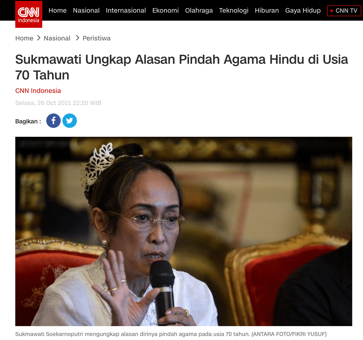 The photo is from 2017 and doesn't show Sukmawati Sukarnoputri converting to Hinduism. 