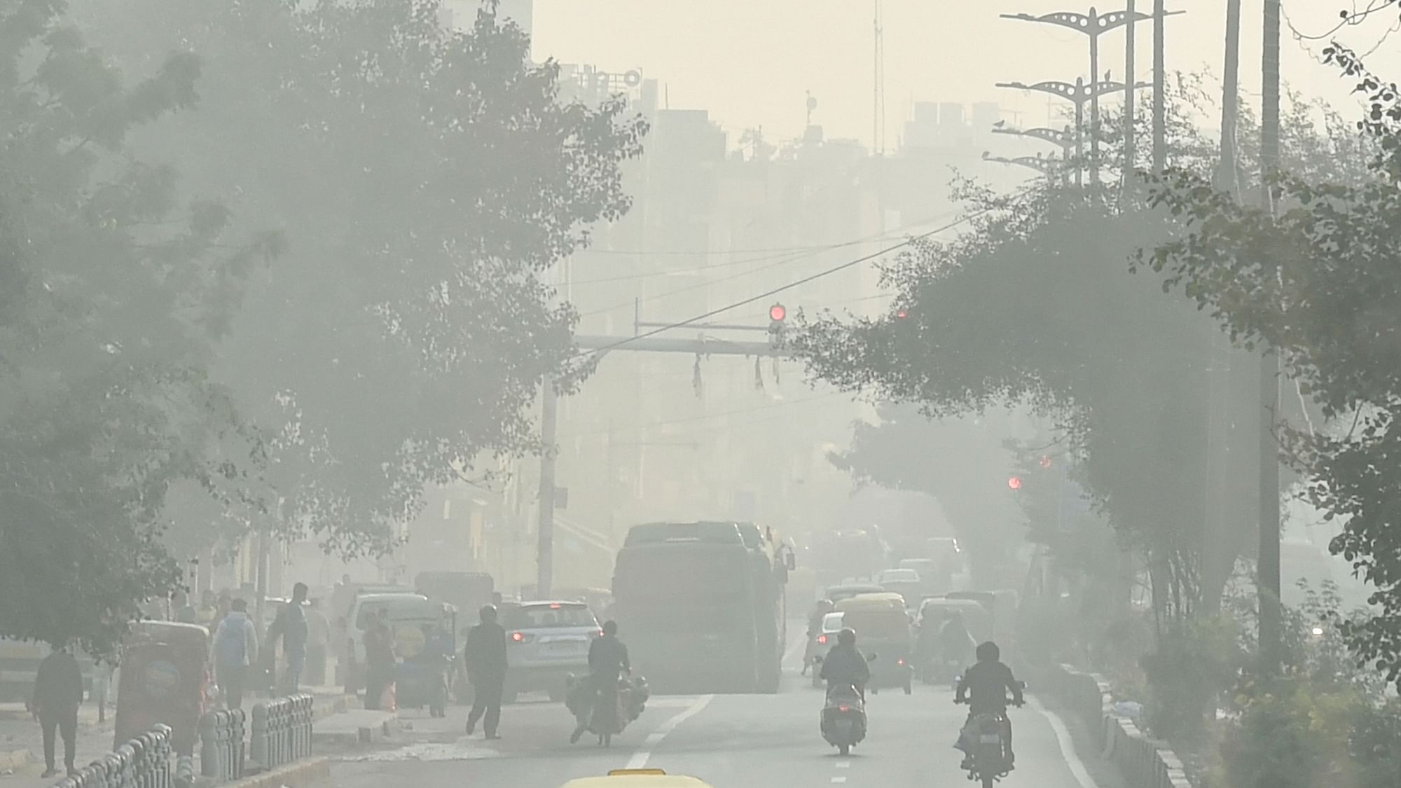 <div class="paragraphs"><p> Vehicles ply on a road amid smog in NCR on 17 November.</p><p>Image for representation purpose.</p></div>