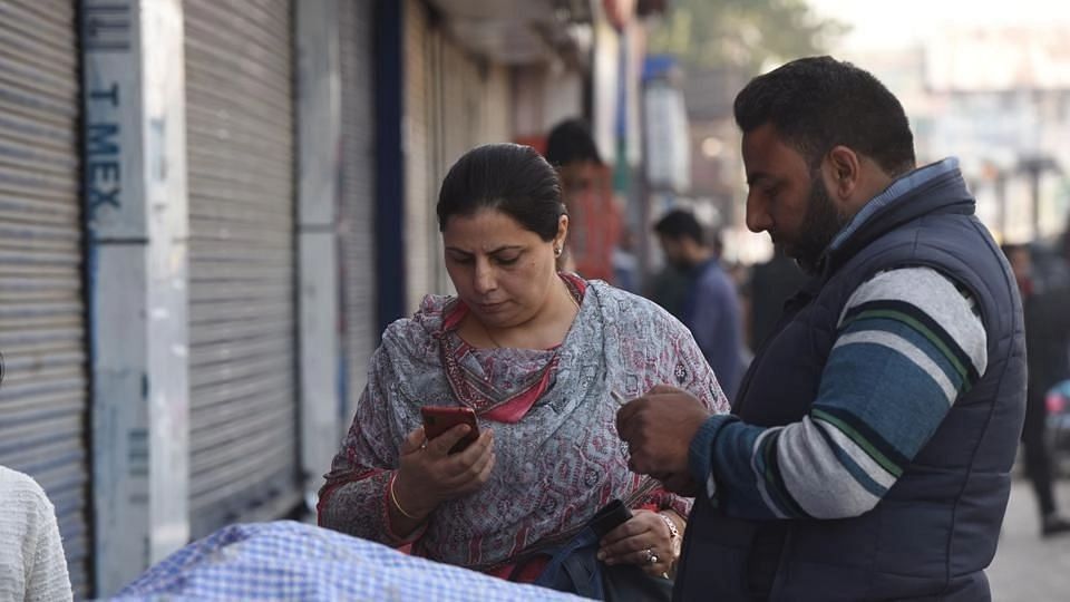 In Kashmir, Long Internet Shutdowns, but No Official Orders