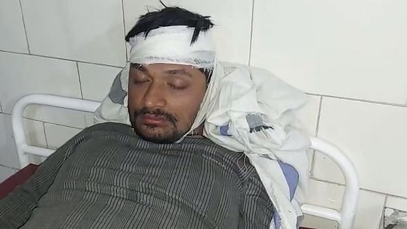 <div class="paragraphs"><p>An electronic media journalist in Madhya Pradesh’s Seoni was thrashed by locals on the intervening night of Friday, 12 November and Saturday, 13 November.</p></div>