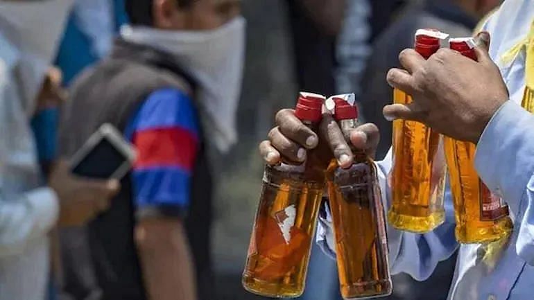 <div class="paragraphs"><p>As the death toll from the hooch tragedy in the 'dry state' of Bihar continues to rise, as many as 4 people have died due to the consumption of hooch in Muzzafarpur. Representational photo.</p></div>