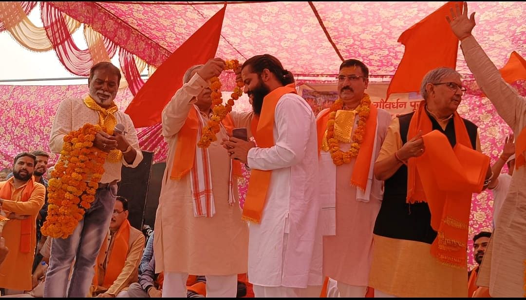 Along with Kapil Mishra and Suraj Pal Amu, VHP's Surendra Jain also attended Govardhan puja at Gurugram, Sector 12.