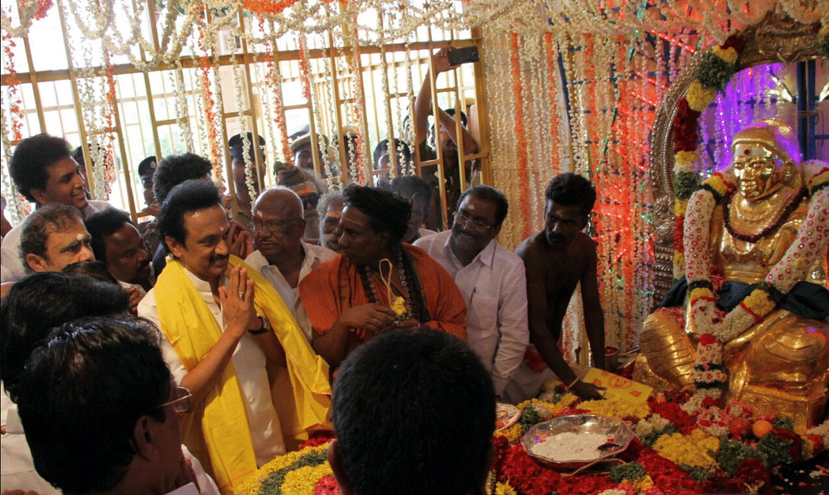 <div class="paragraphs"><p>Tamil Nadu Chief Minister and DMK President MK Stalin paying respects to&nbsp;Pasumpon Muthuramalinga Thevar on his birth anniversary.</p></div>