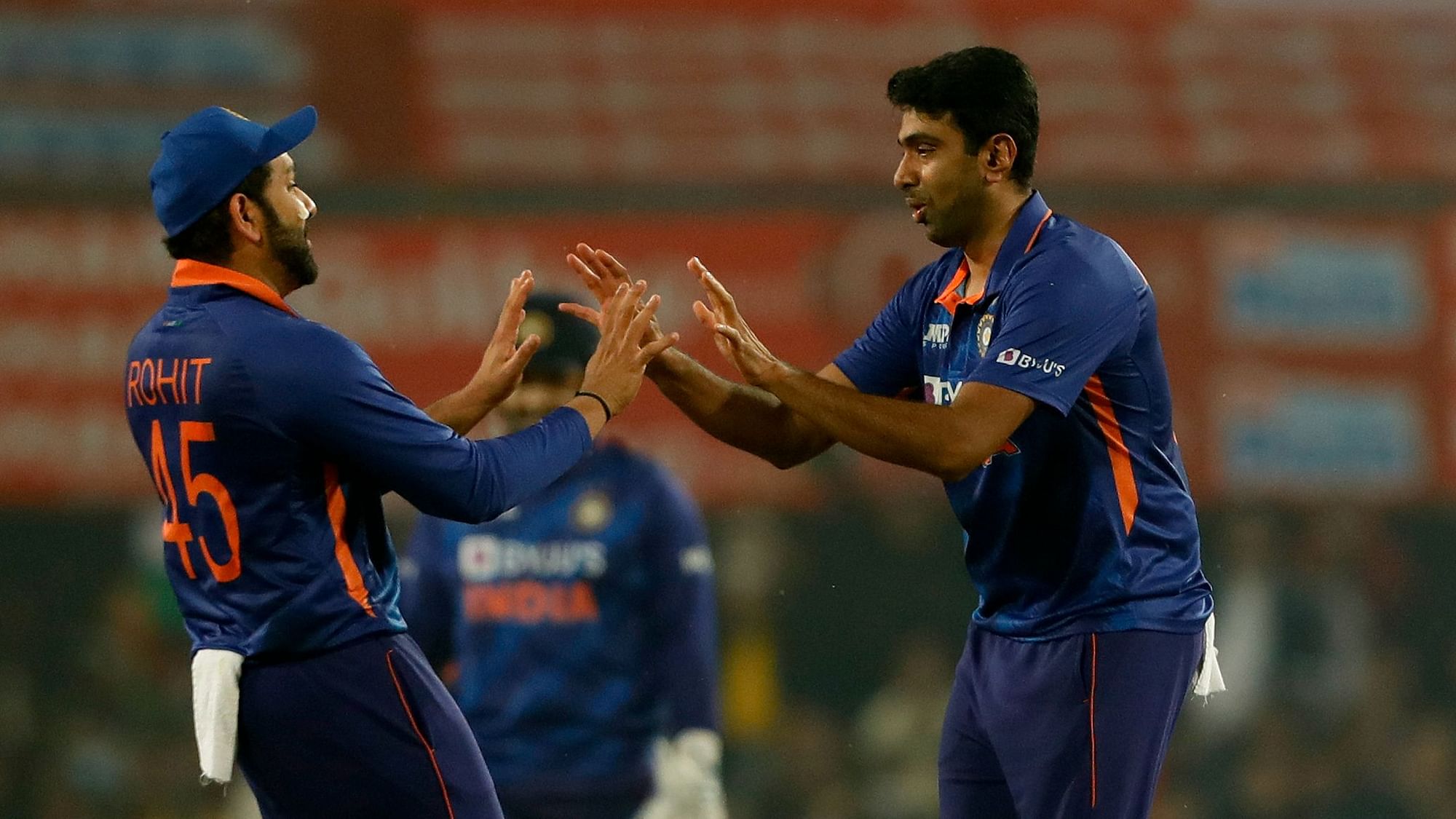 <div class="paragraphs"><p>R Ashwin and Rohit Sharma celebrate a wicket.</p></div>