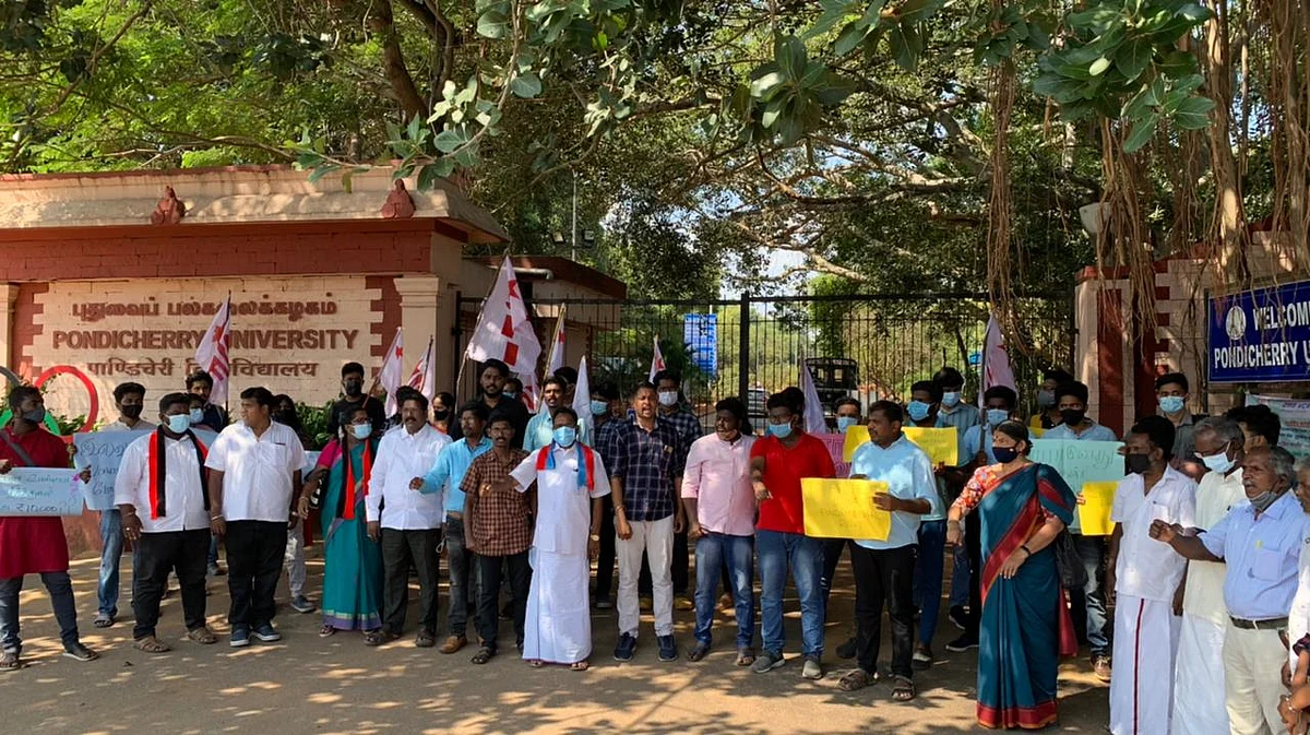 <div class="paragraphs"><p>Students protested outside the University premises to register their opposition.</p></div>