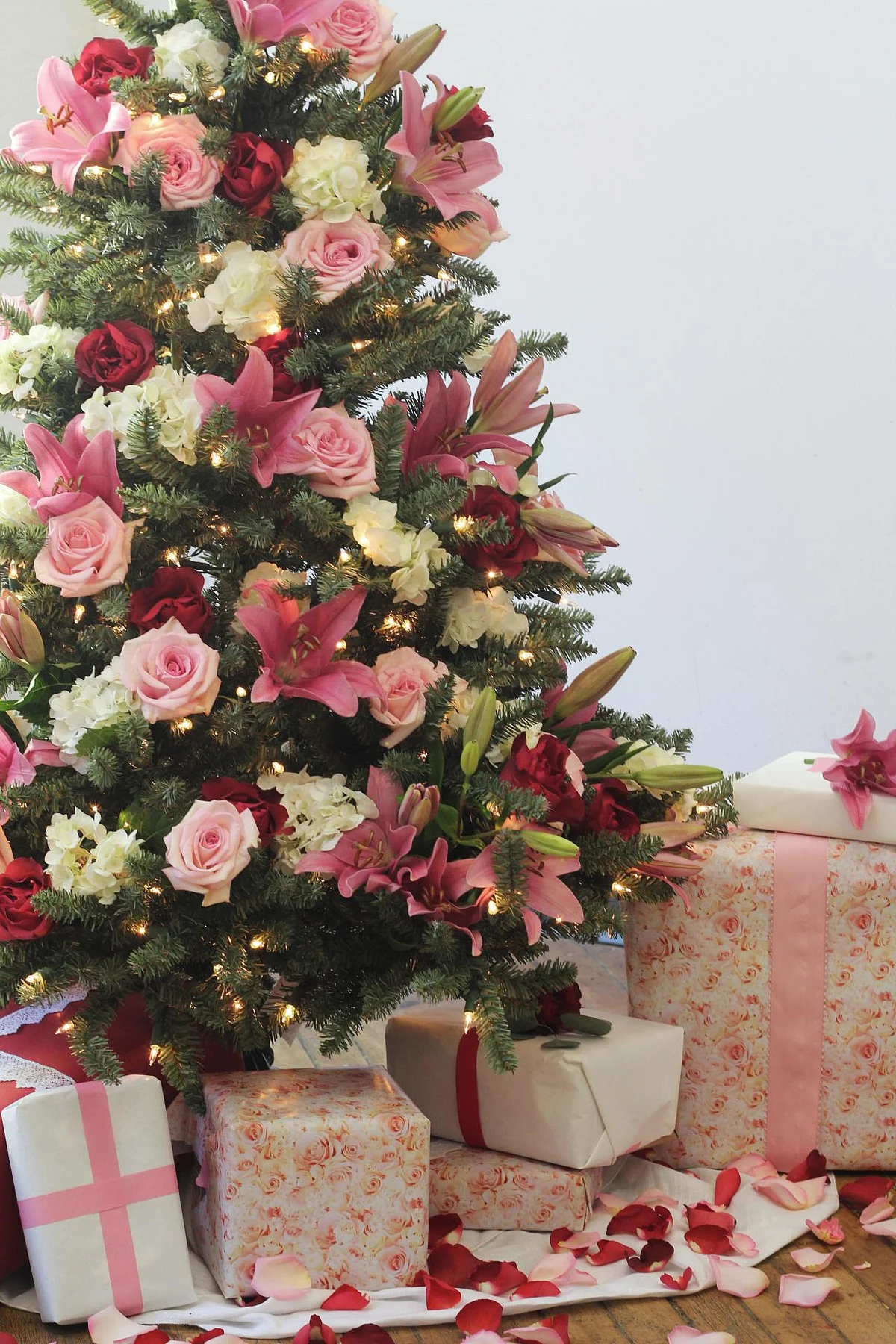 <div class="paragraphs"><p>10 beautiful Christmas tree decoration Ideas for Christmas 2021</p></div>