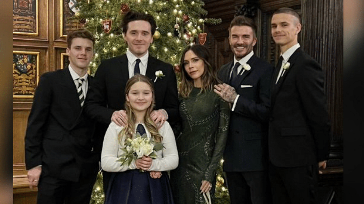 Did You Spot This Hilarious Detail in the Beckham’s Christmas Photo?