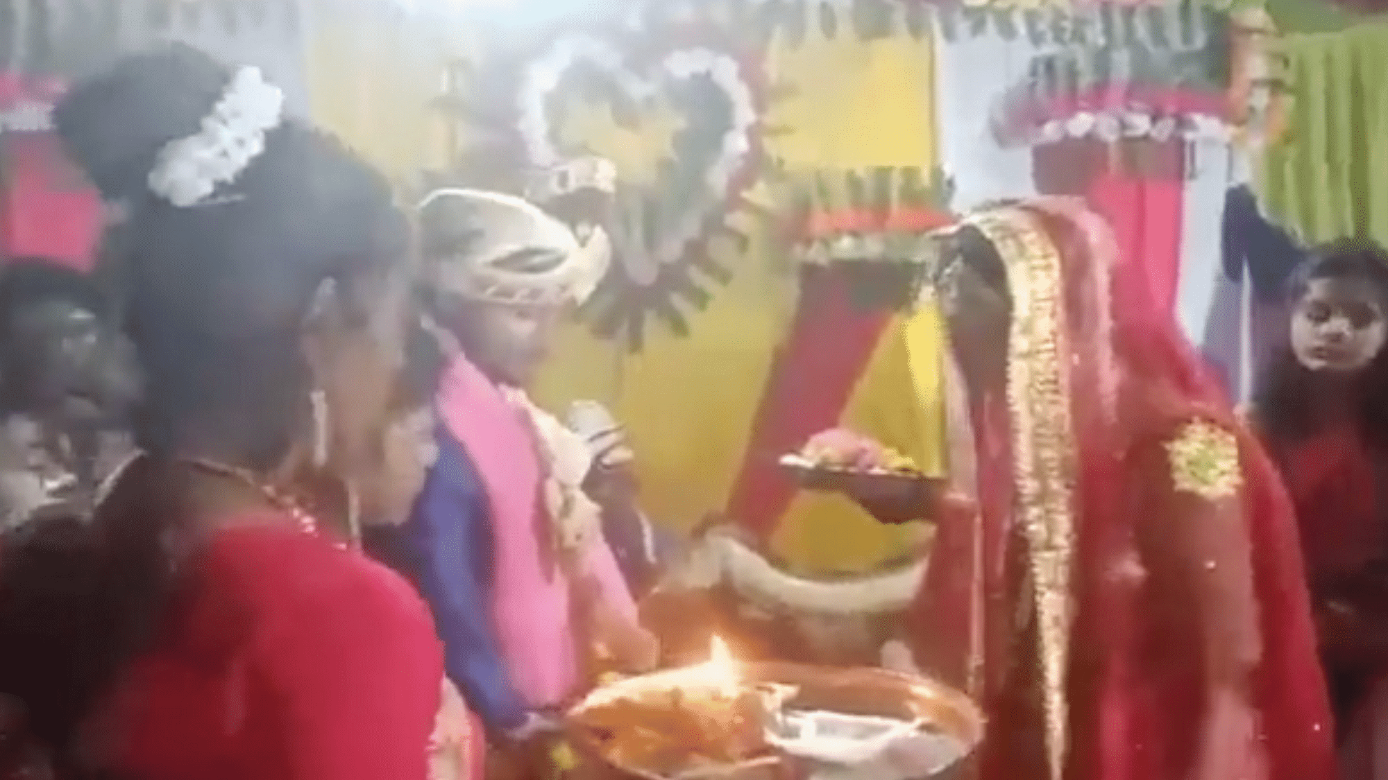 <div class="paragraphs"><p>UP man puts sindoor in bride's maang at her wedding.</p></div>