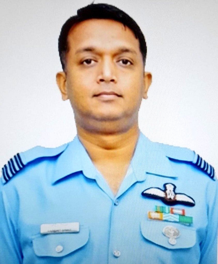 A MiG-21 fighter aircraft crashed near Jaisalmer, leading to the death of its pilot Wing Commander, Harshit Sinha.
