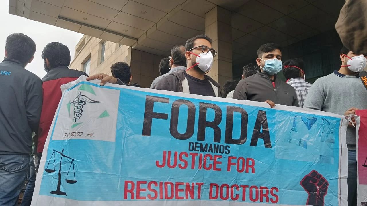 <div class="paragraphs"><p>Resident doctors from several major central and state-run government hospitals in Delhi have boycotted all healthcare services on Tuesday, 28 December, a day after the police crackdown on the doctors' protest.</p></div>