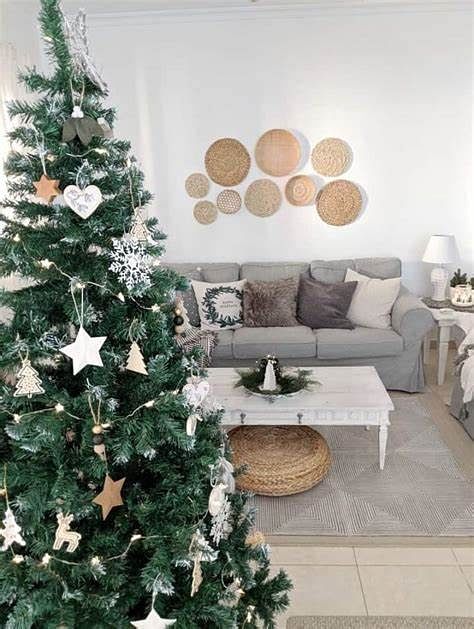 Transform your living room with these 10 beautiful Christmas tree decoration Ideas for Christmas 2021