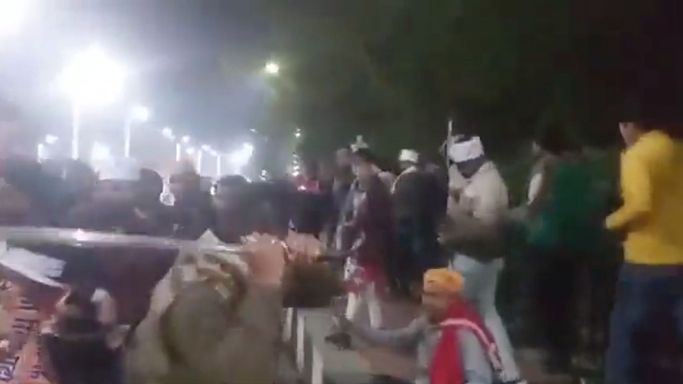 <div class="paragraphs"><p>Screengrab of video showing Lucknow Police lathi-charging protesters.</p></div>