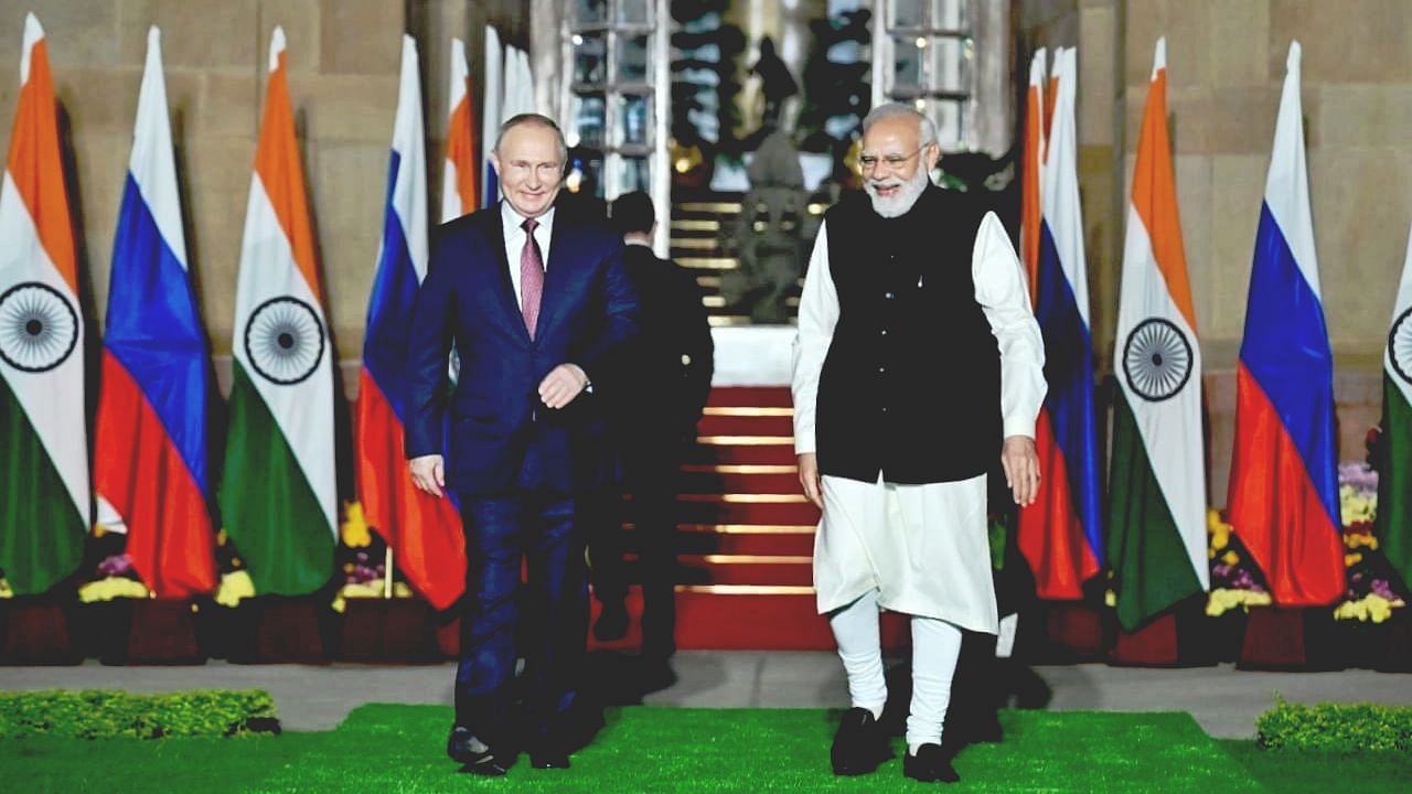 <div class="paragraphs"><p>Russian President Vladimir Putin landed in India on Monday, 6 December, and was received by Prime Minister Narendra Modi at the Hyderabad House in Delhi.</p></div>